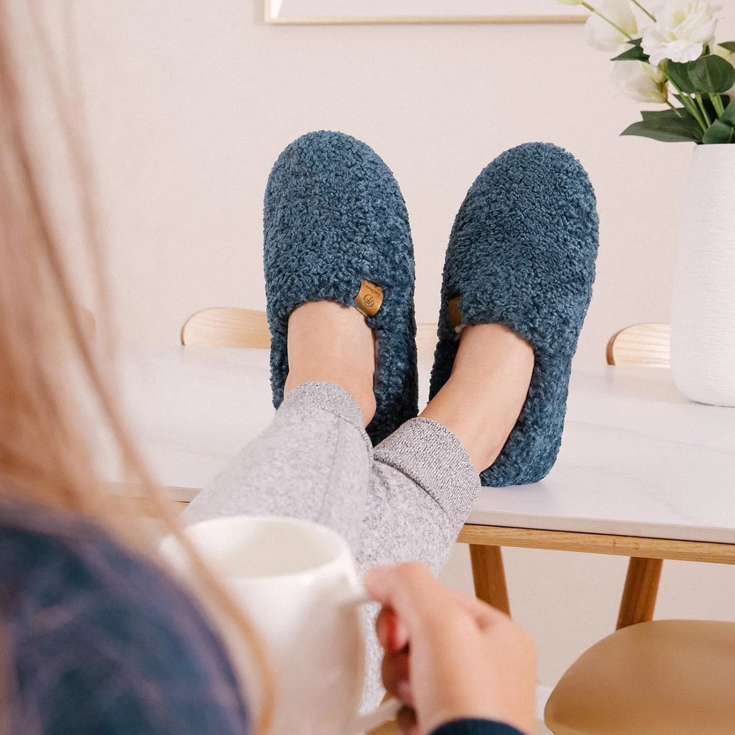 EverFoams Womens Soft Curly Full Slippers Memory Foam Lightweight House Shoes Cozy Loafer with Polar Fleece Lining